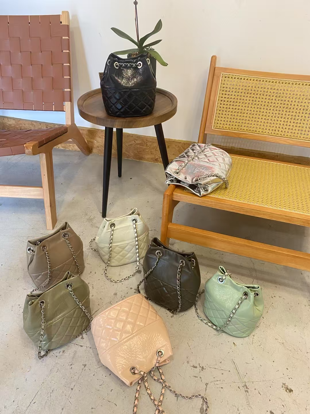 Top-Grain Oil-Waxed Cowhide Chanel-Inspired Quilted Chain Bucket Bag genuine leather should bag