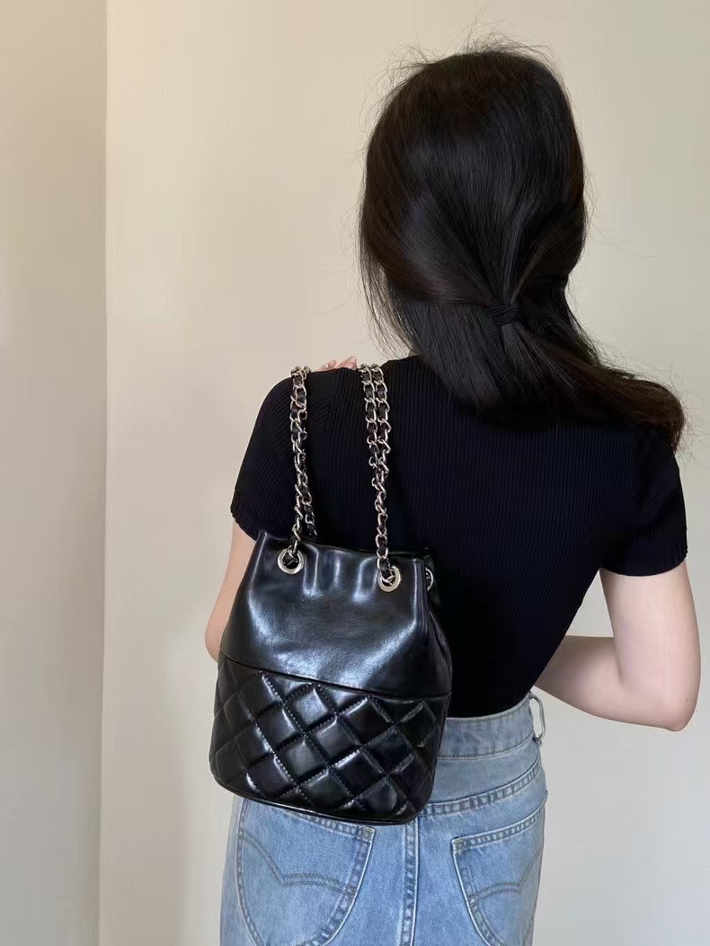 Top-Grain Oil-Waxed Cowhide Chanel-Inspired Quilted Chain Bucket Bag genuine leather should bag