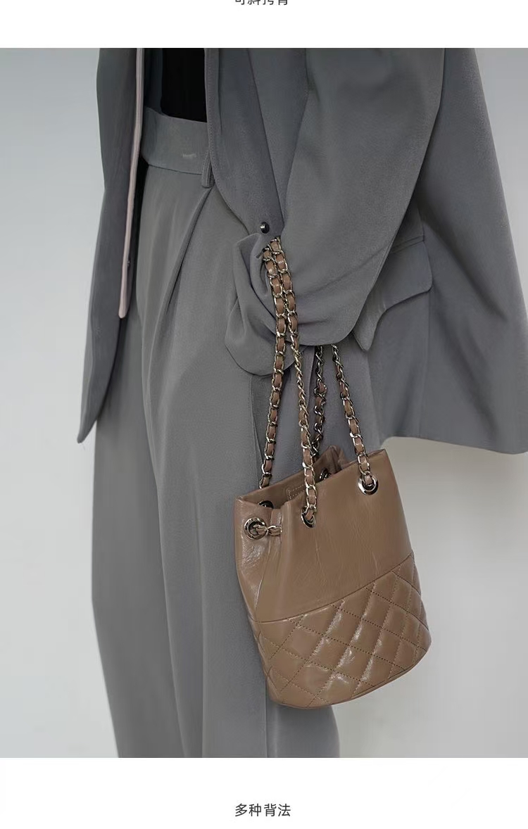 Top-Grain Oil-Waxed Cowhide Chanel-Inspired Quilted Chain Bucket Bag genuine leather should bag