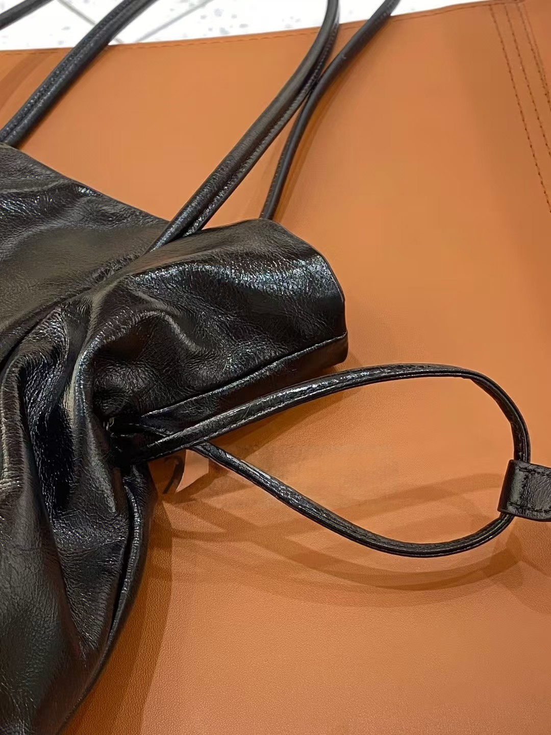 Top-Grain Oil-Waxed Cowhide Drawstring genuine leather Shoulder Bag quality women's fashion bag