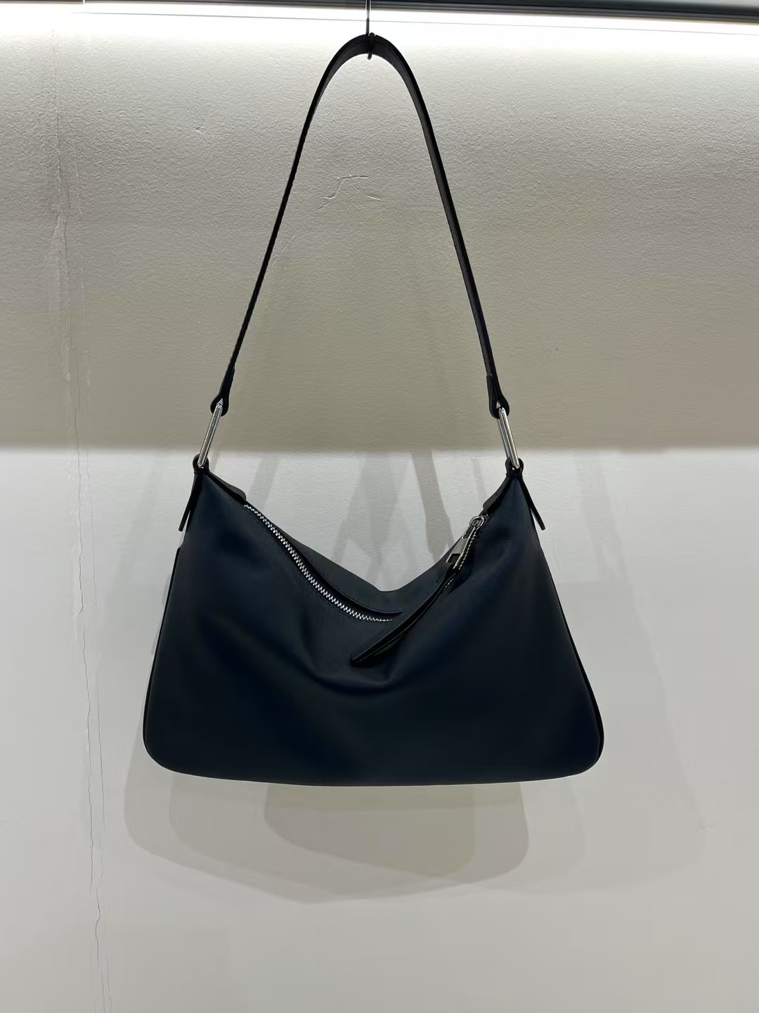Top-grain Napa Cowhide genuine leather women's Shoulder Bag Wholesale Handbags Supplier