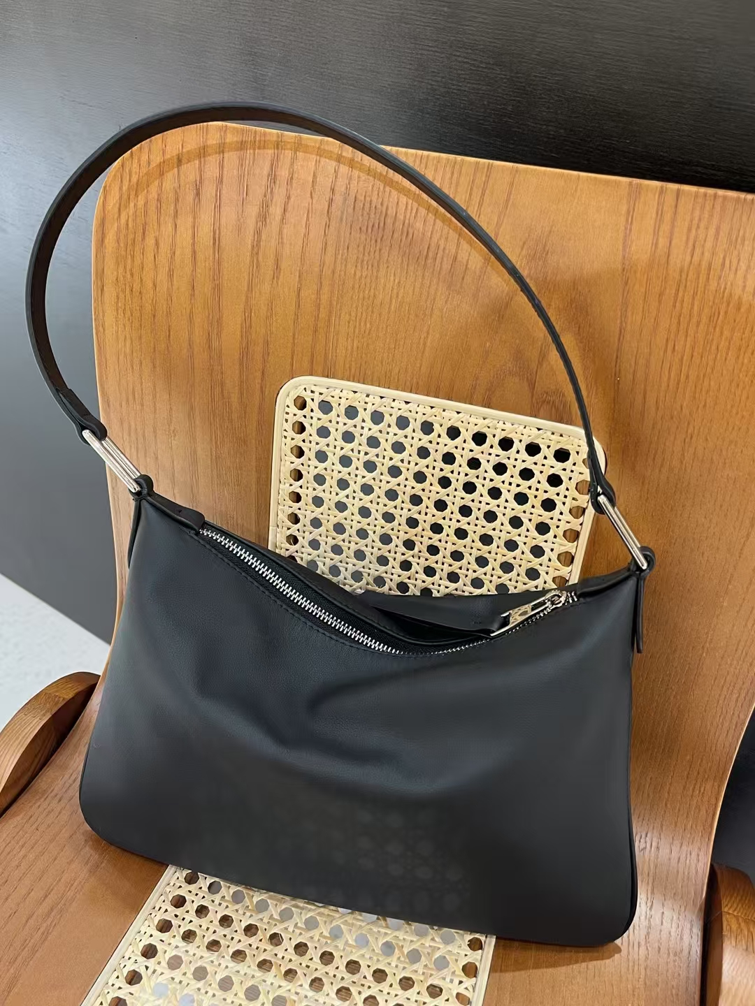 Top-grain Napa Cowhide genuine leather women's Shoulder Bag Wholesale Handbags Supplier