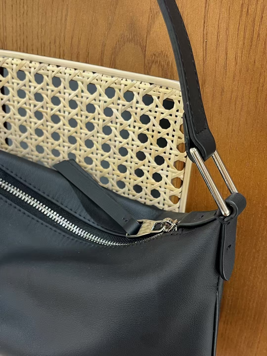 Top-grain Napa Cowhide genuine leather women's Shoulder Bag Wholesale Handbags Supplier