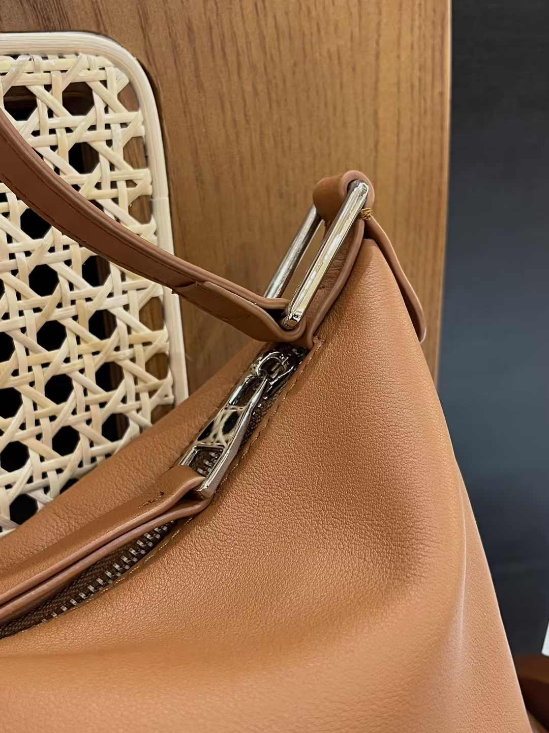 Top-grain Napa Cowhide genuine leather women's Shoulder Bag Wholesale Handbags Supplier