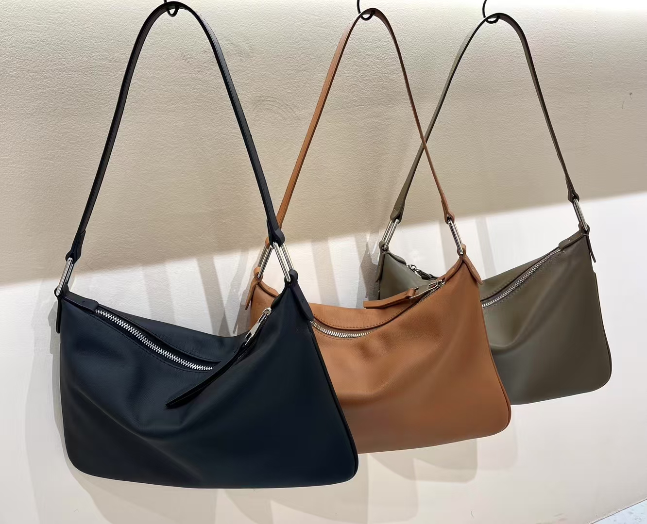 Top-grain Napa Cowhide genuine leather women's Shoulder Bag Wholesale Handbags Supplier