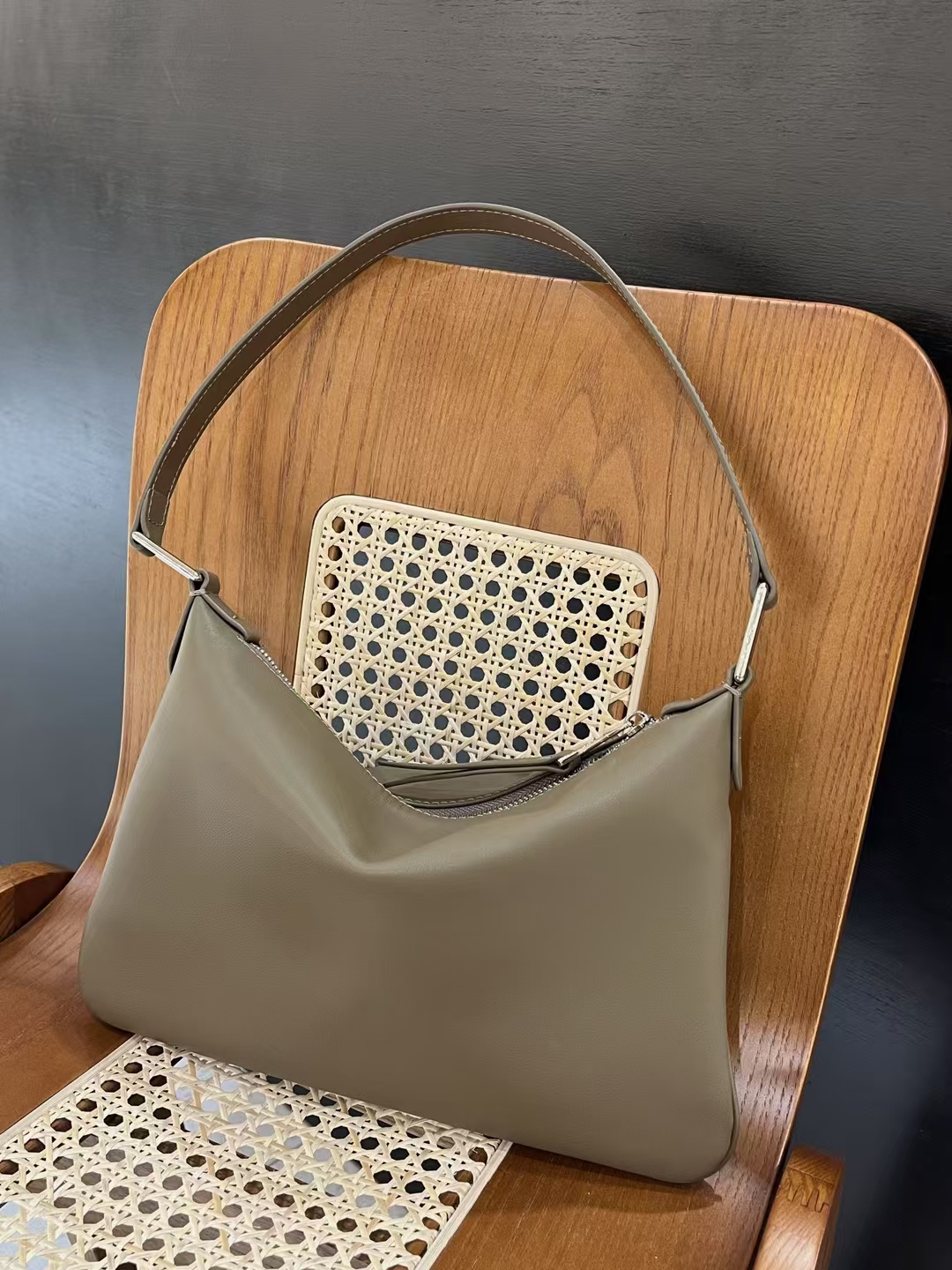 Top-grain Napa Cowhide genuine leather women's Shoulder Bag Wholesale Handbags Supplier