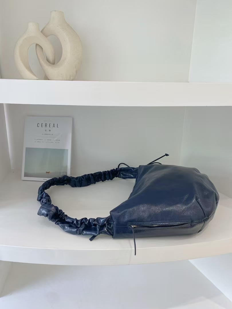 Top-Grain Oil-Waxed Leather Pillow Bag with Large Capacity genuine leather shoulder bag crossbody bag