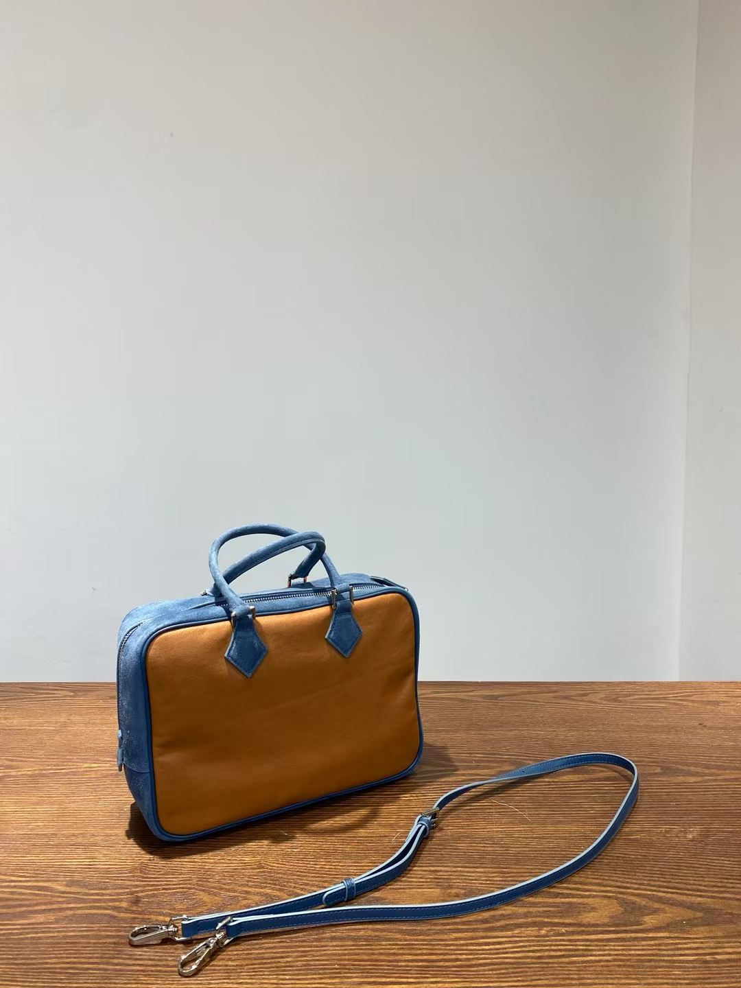 Vegetable-Tanned Leather with Sheep Tendon Velvet Block Bag Panelled Briefcase Handbag