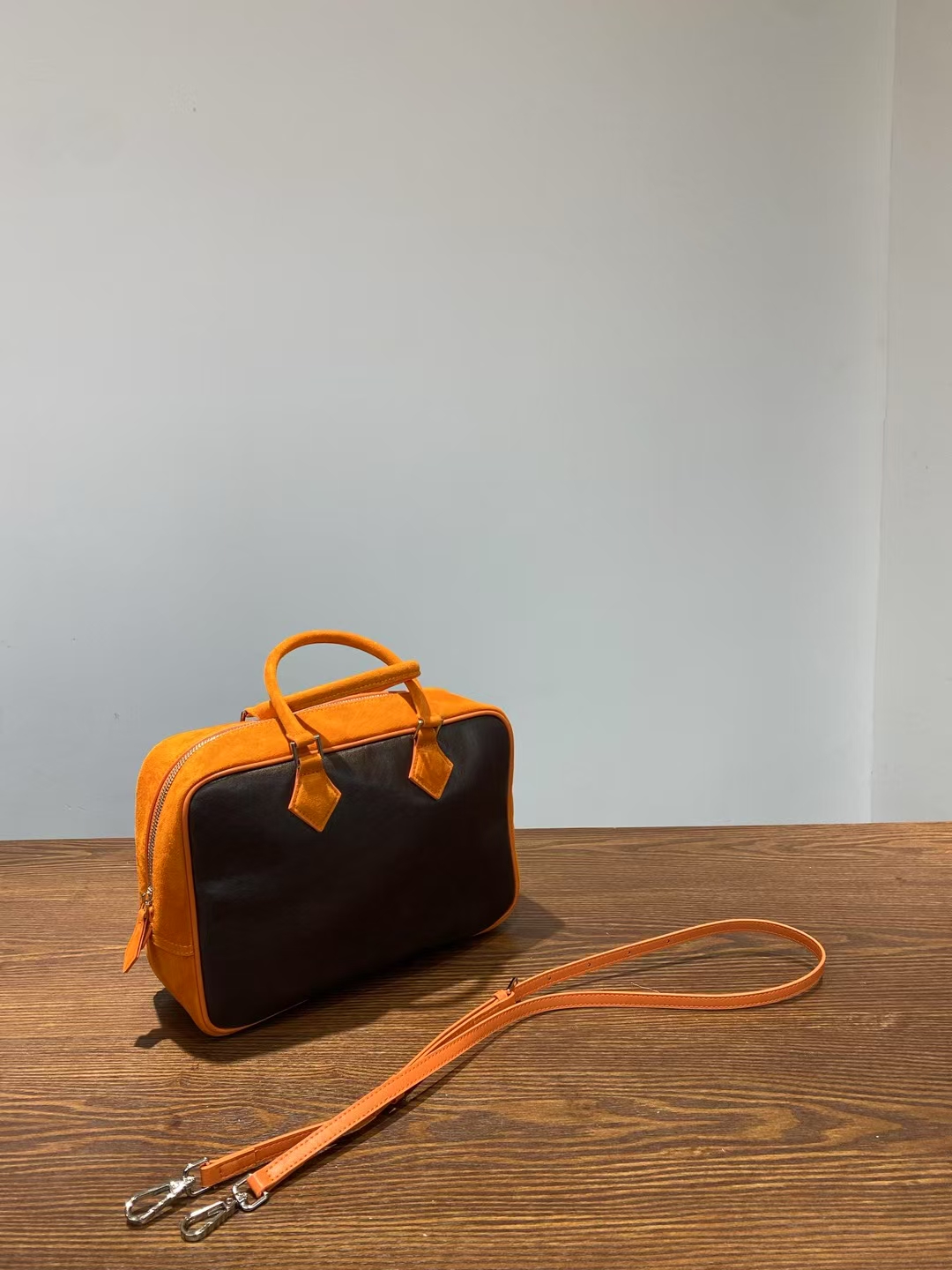 Vegetable-Tanned Leather with Sheep Tendon Velvet Block Bag Panelled Briefcase Handbag