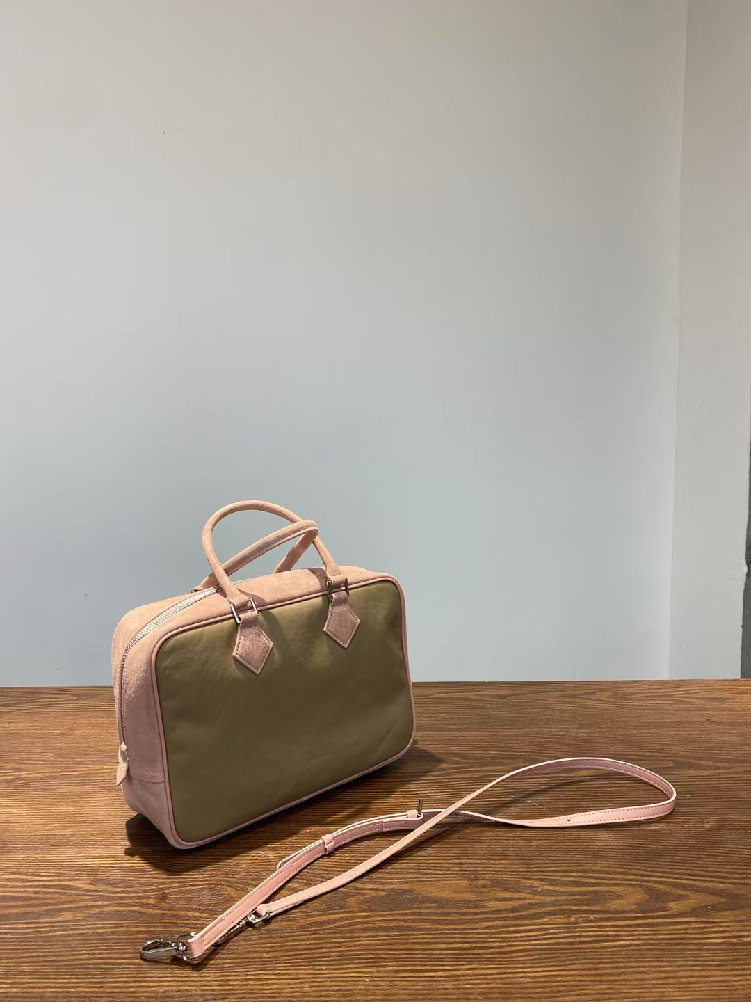 Vegetable-Tanned Leather with Sheep Tendon Velvet Block Bag Panelled Briefcase Handbag