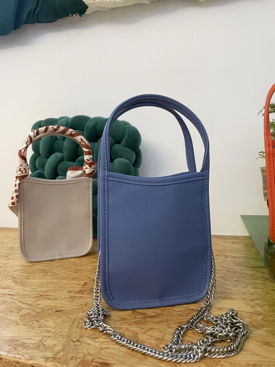 Top-Grain Cowhide Chain genuine leather  Phone Bag mini shoulder bag crossbody bag